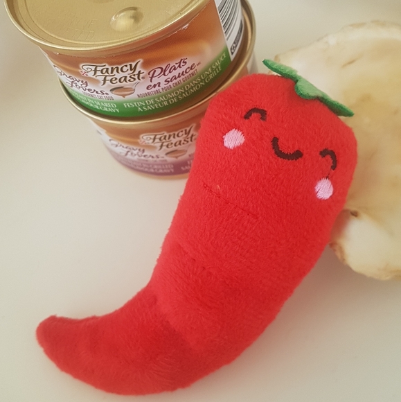 🌶️ Red Hot Chili Pepper Kitty Toy - Picture 1 of 4